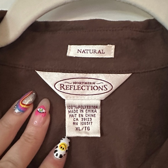 NOTHERN REFLECTIONS | Vintage Brown Button-Up Shirt with Engraved Leave Detail - Picture 7 of 15